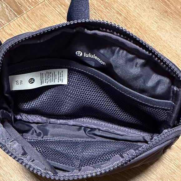 Lululemon athletica belt bag - Picture 3 of 6